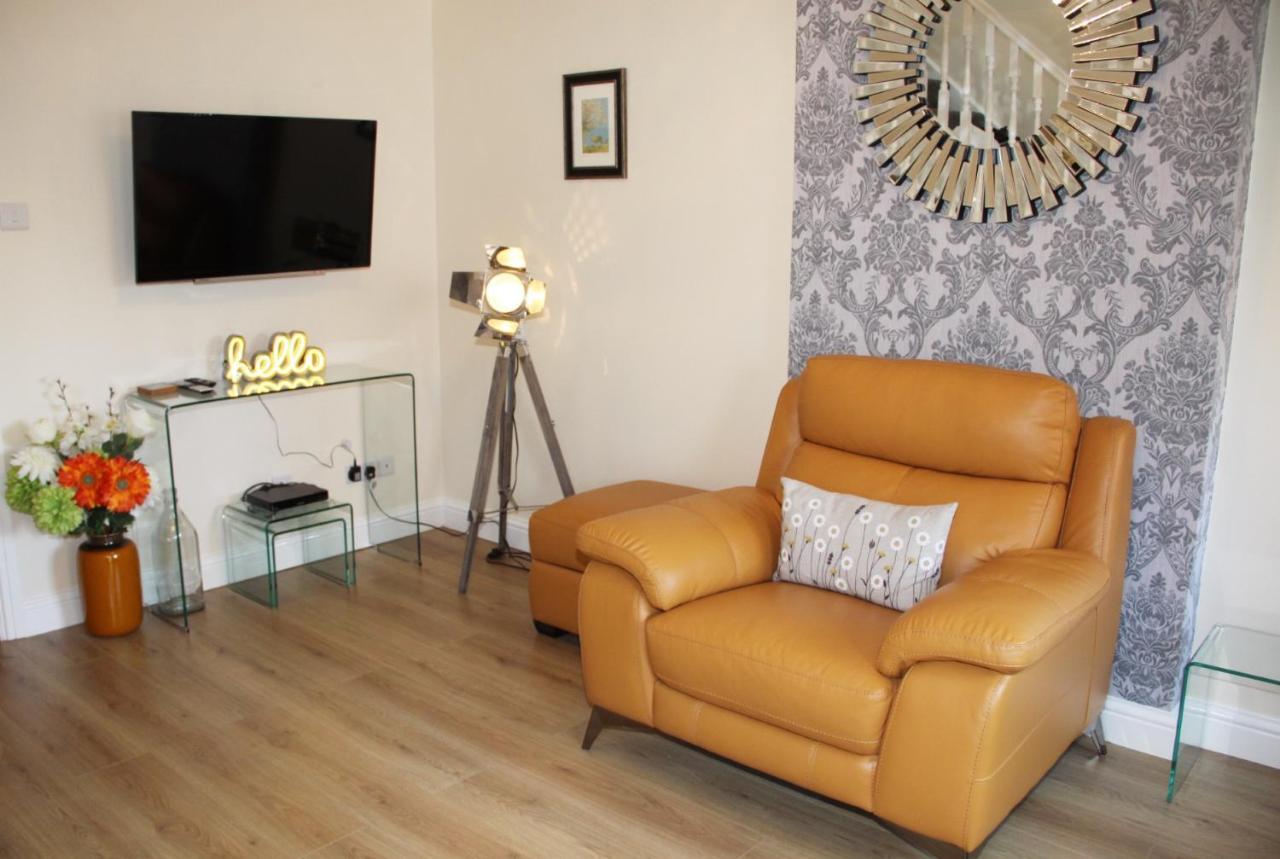 City Centre Town House With Riverside Views And Free Parking 1Bak York Exterior photo